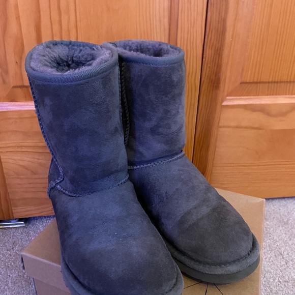 gray uggs - Picture 2 of 3
